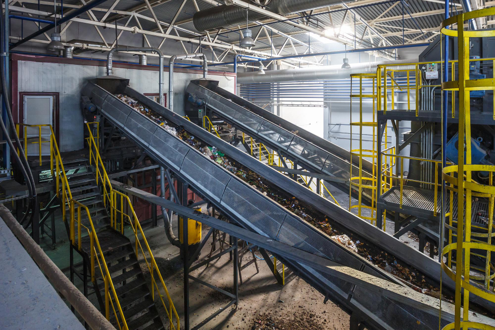 Korytowy czy rurowy? Wybieramy idealny przenośnik dla Twojego przemysłu